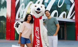 https://www.disneysprings.com/es-us/attractions/coca-cola-polar-bear-photo-op-experience/