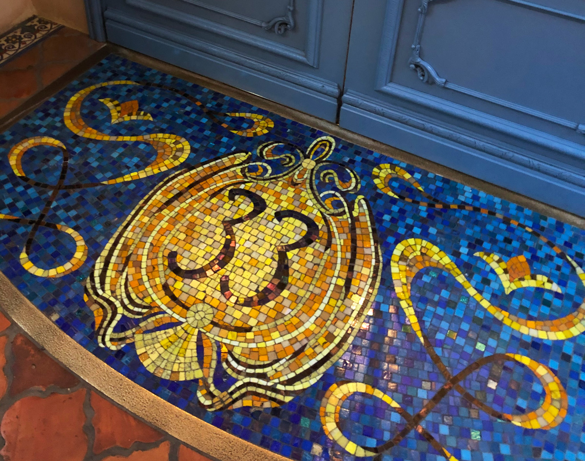 Qu Es El Club 33 Y C Mo Unirse Nuestra Visita Al Interior DVC   Club33 Entrance 